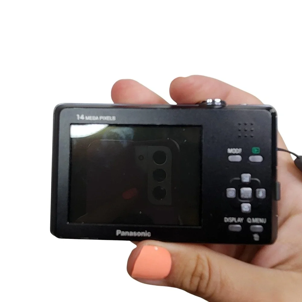 Panasonic Lumix DMC-FP2 Digital Camera 14.1 MP 4X Zoom Gray Box Cables Charger